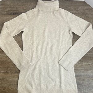 🤍 BCBG Max Azria 100% Cashmere Turtleneck Sweater – Cream – XS 🤍